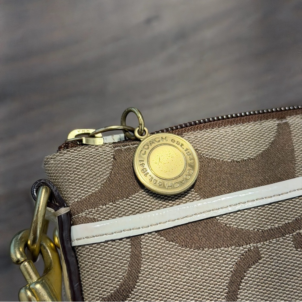 Coach vintage Signature Brown and Cream Crossbody Bag - Picture 3 of 10